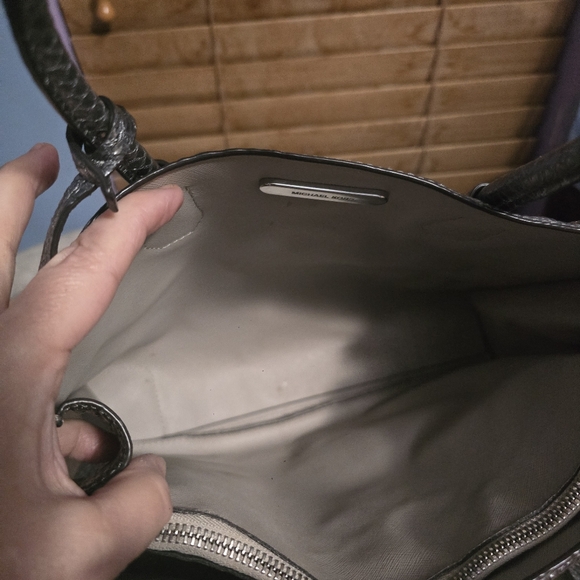 Michael Kors Mercer Medium Messenger Silver Snake Print Leather 3-in-1 Handbag - Picture 9 of 13